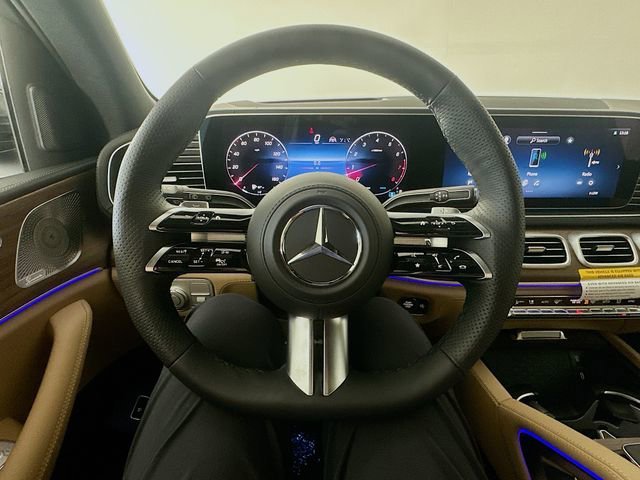 New 2026 MANUFAKTUR Moonlight White Metallic Mercedes-Benz GLS 580 image 44