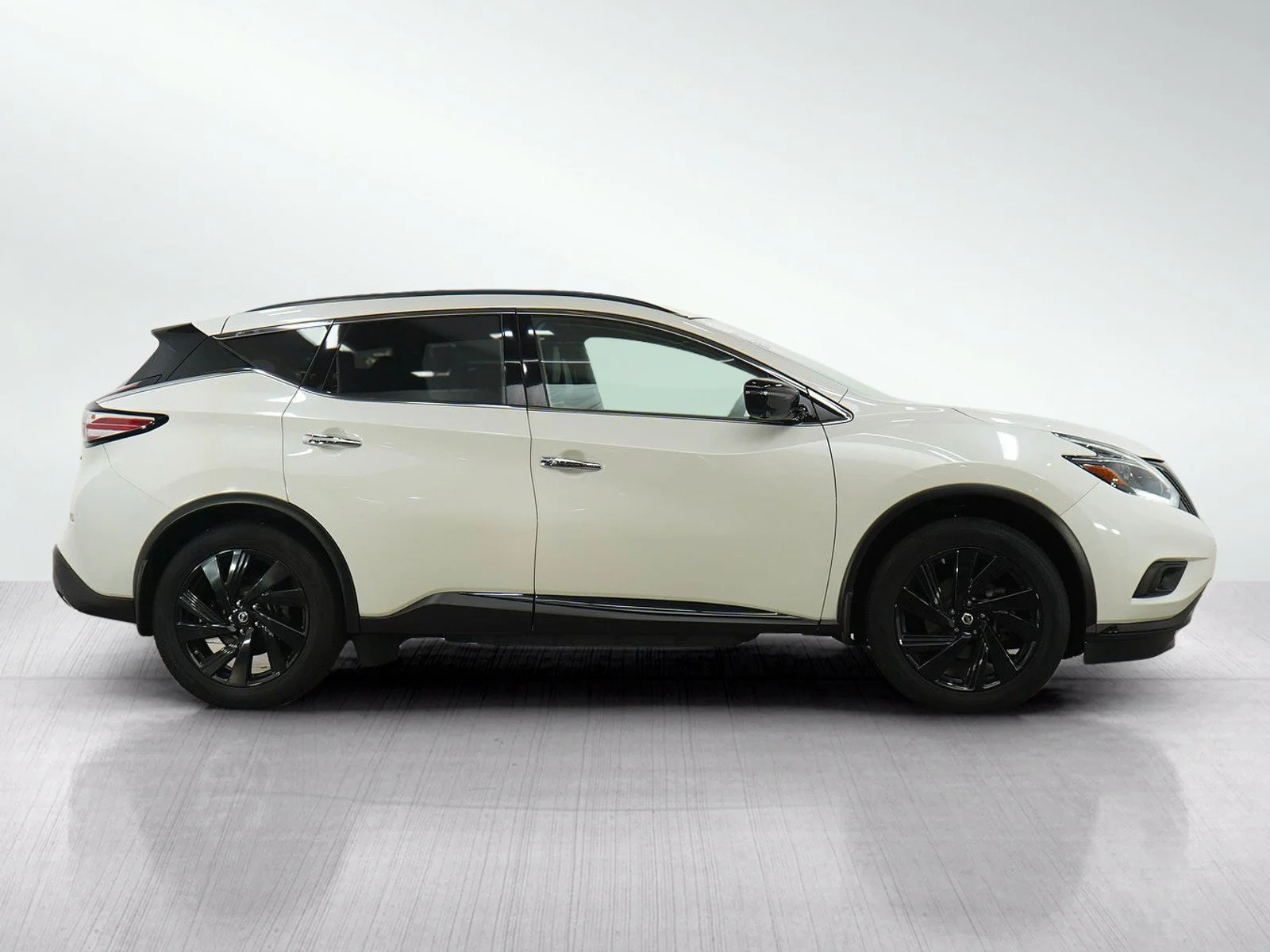Used 2018 White Nissan SL image 6