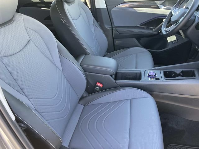 Used 2026 Platinum Gray Metallic Volkswagen 2.0T SE image 27