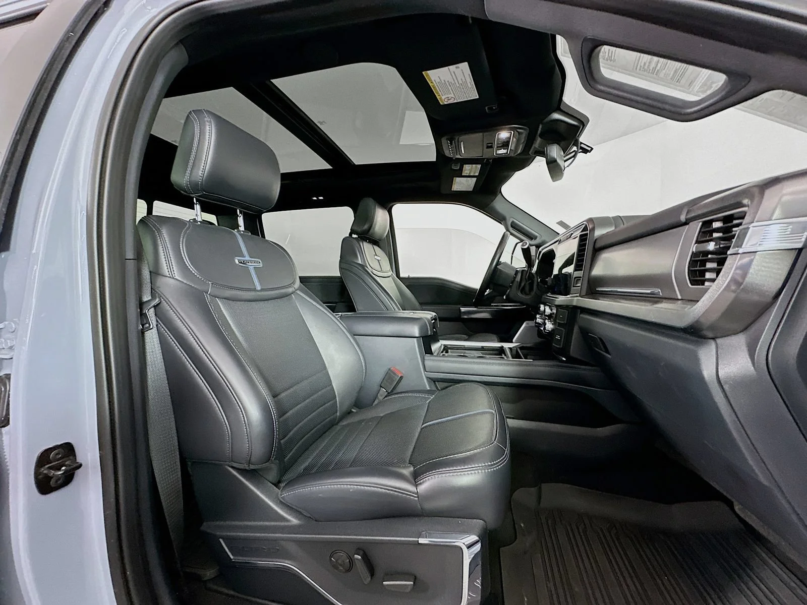 2025 Ford F-350 Super Duty Platinum - Photo 31
