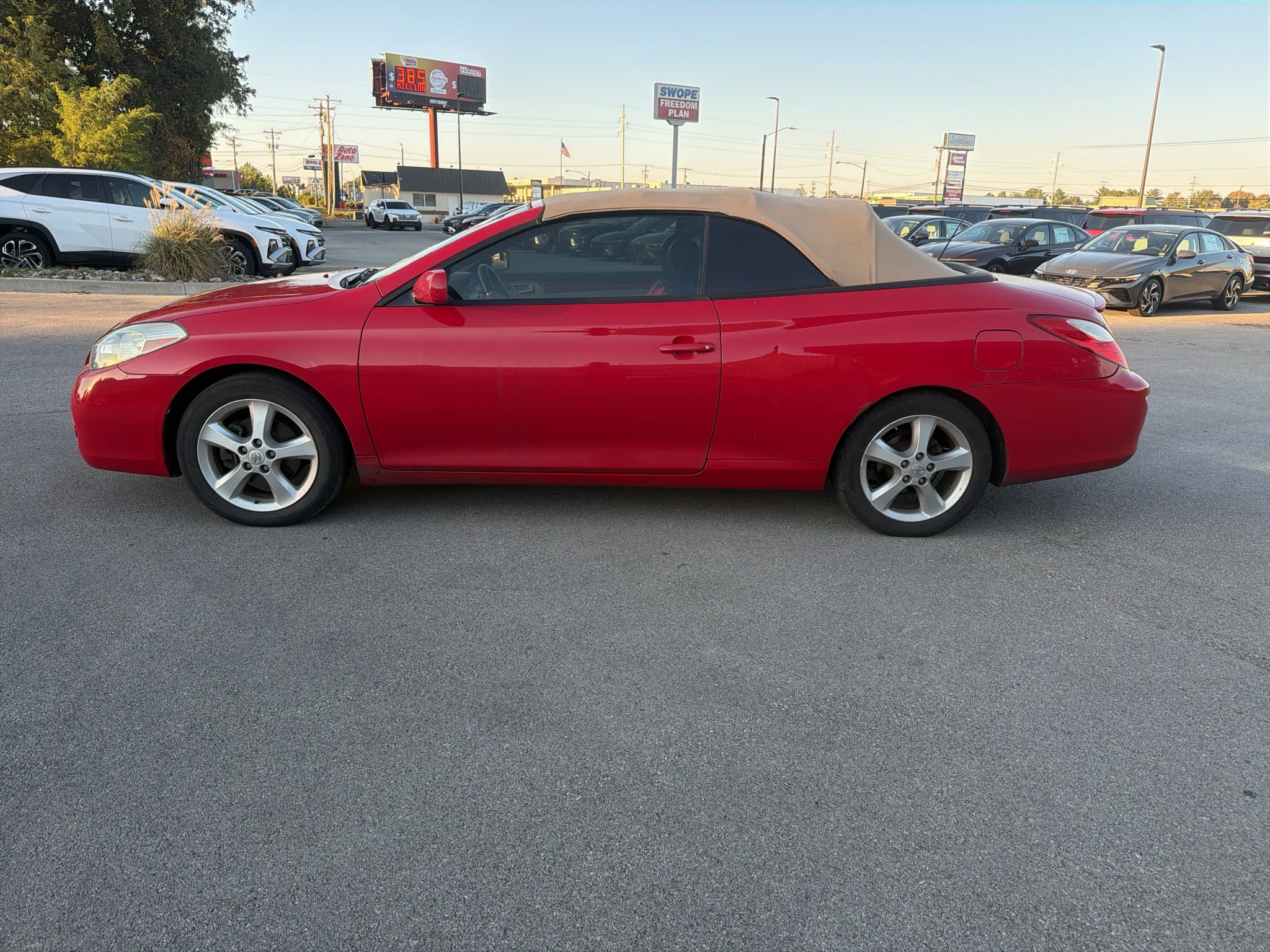 Used 2008 Super Red 5 Toyota SLE image 6