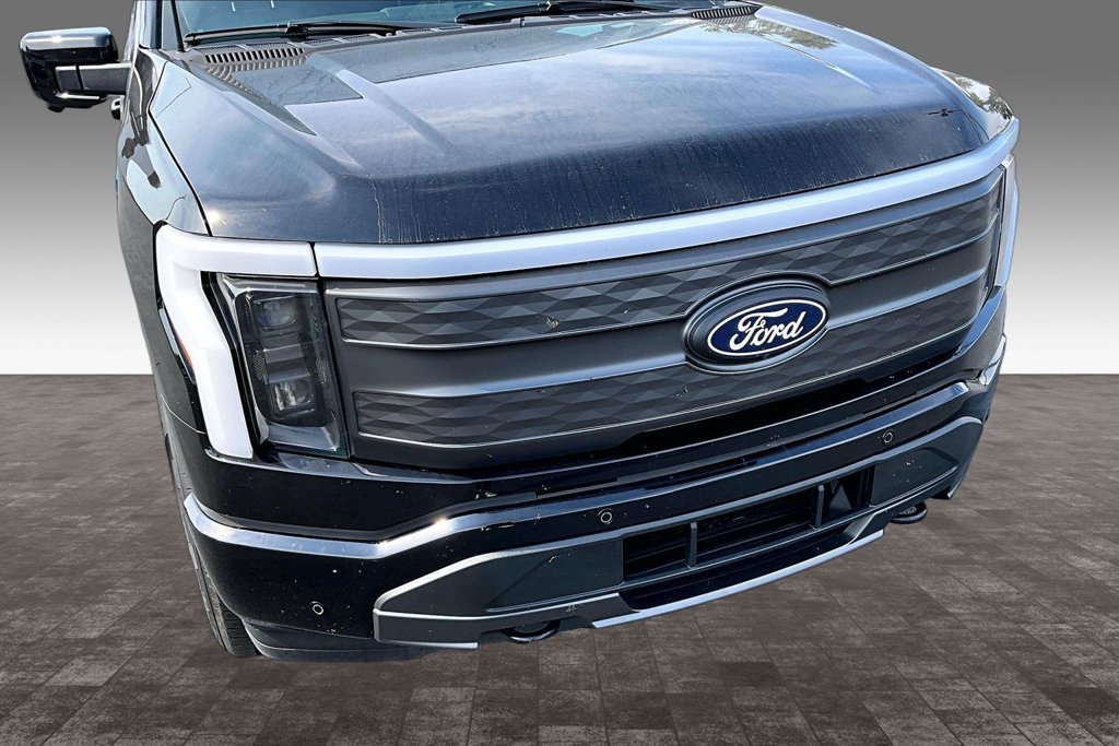 Used 2025 Black Metallic Ford Lariat image 4