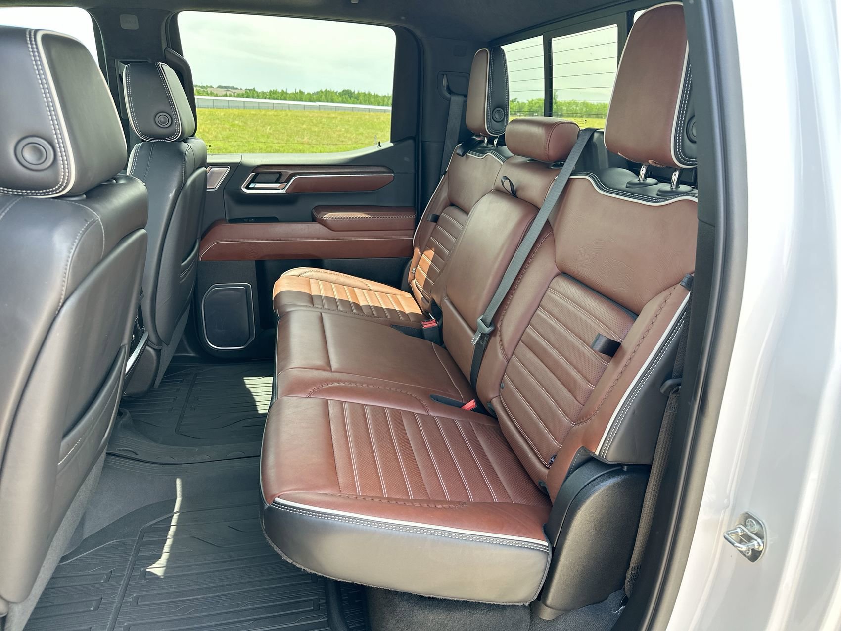 Used 2023 White Frost Tricoat GMC Denali Ultimate image 24