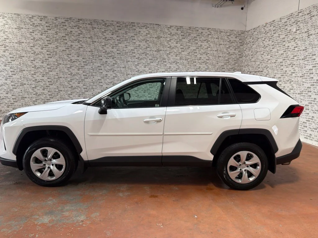 Used 2022 White Toyota LE image 4
