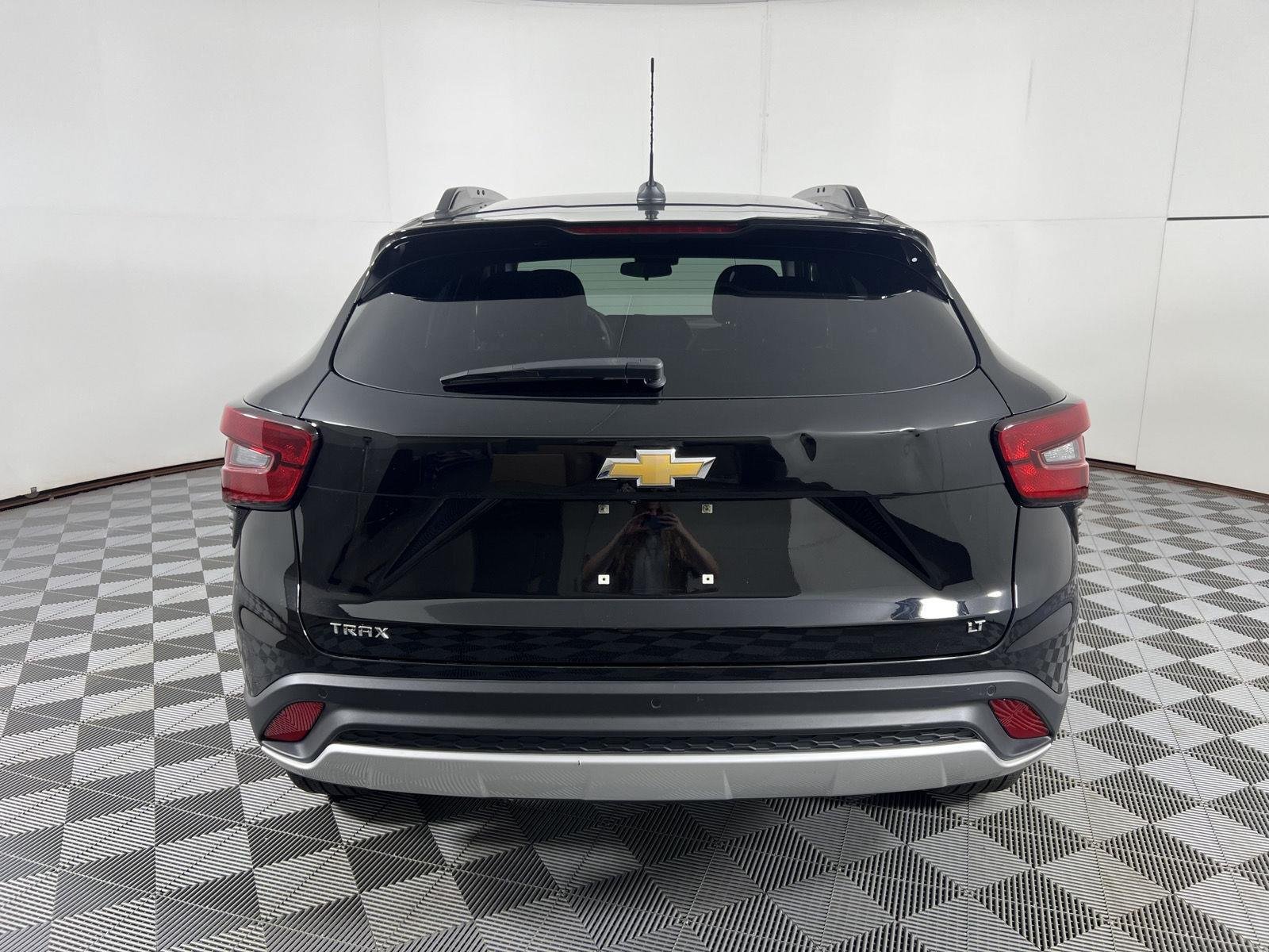 Used 2025 Mosaic Black Metallic Chevrolet LT image 9