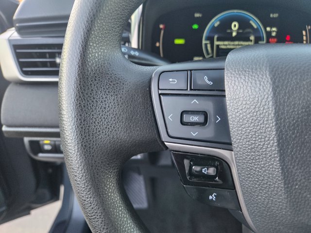 Used 2025  Toyota LE image 19