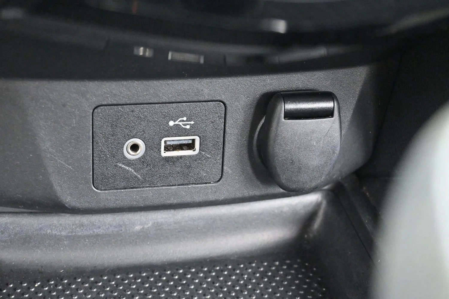 Used 2018 Caspian Blue Nissan SV image 26