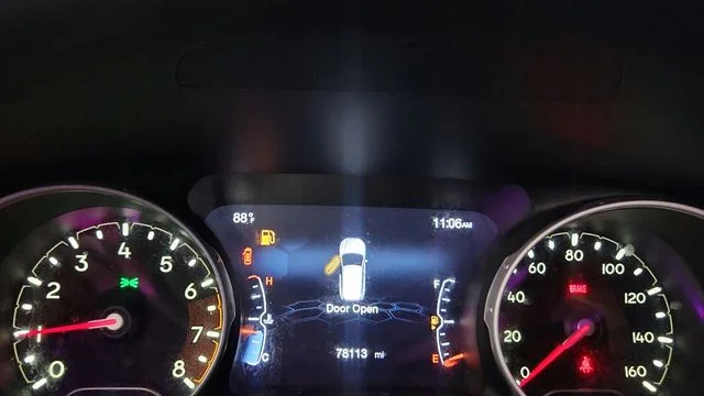 Used 2018 Black Jeep Latitude image 18