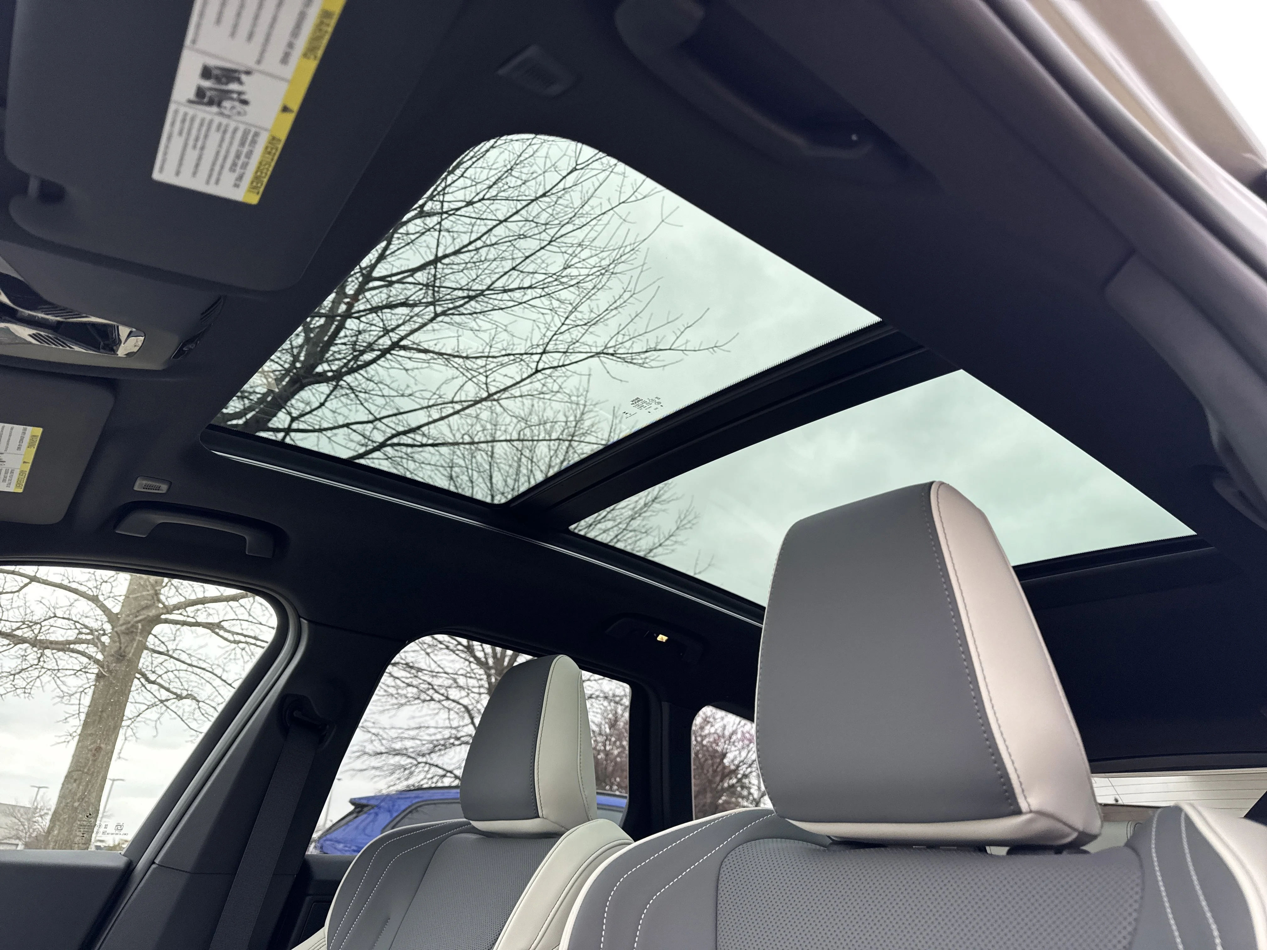 New 2026 SPACE SILVER BMW xDrive28i image 9