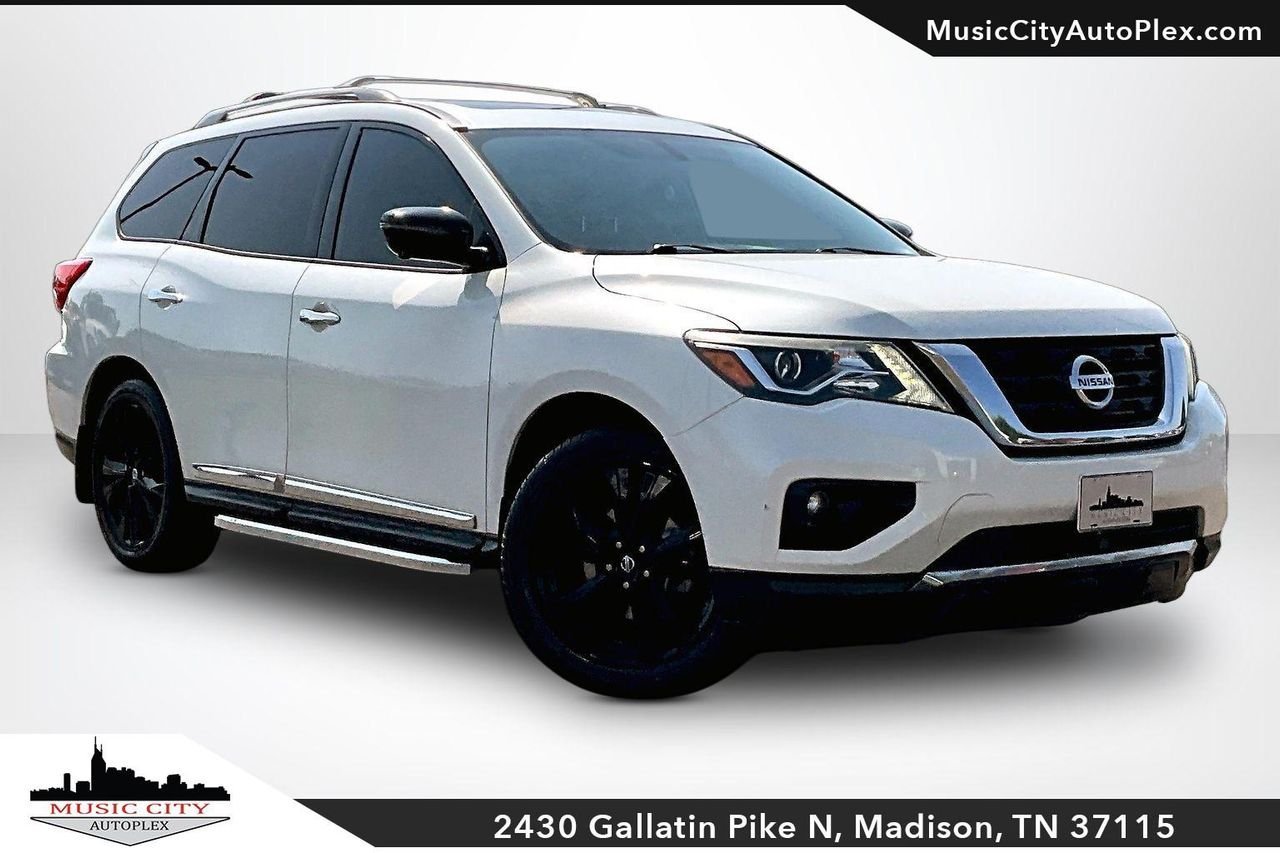 2017 Nissan Pathfinder Platinum 2WD's photo