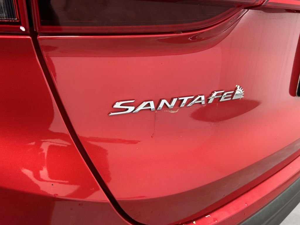 Used 2023 Red Hyundai SE image 10