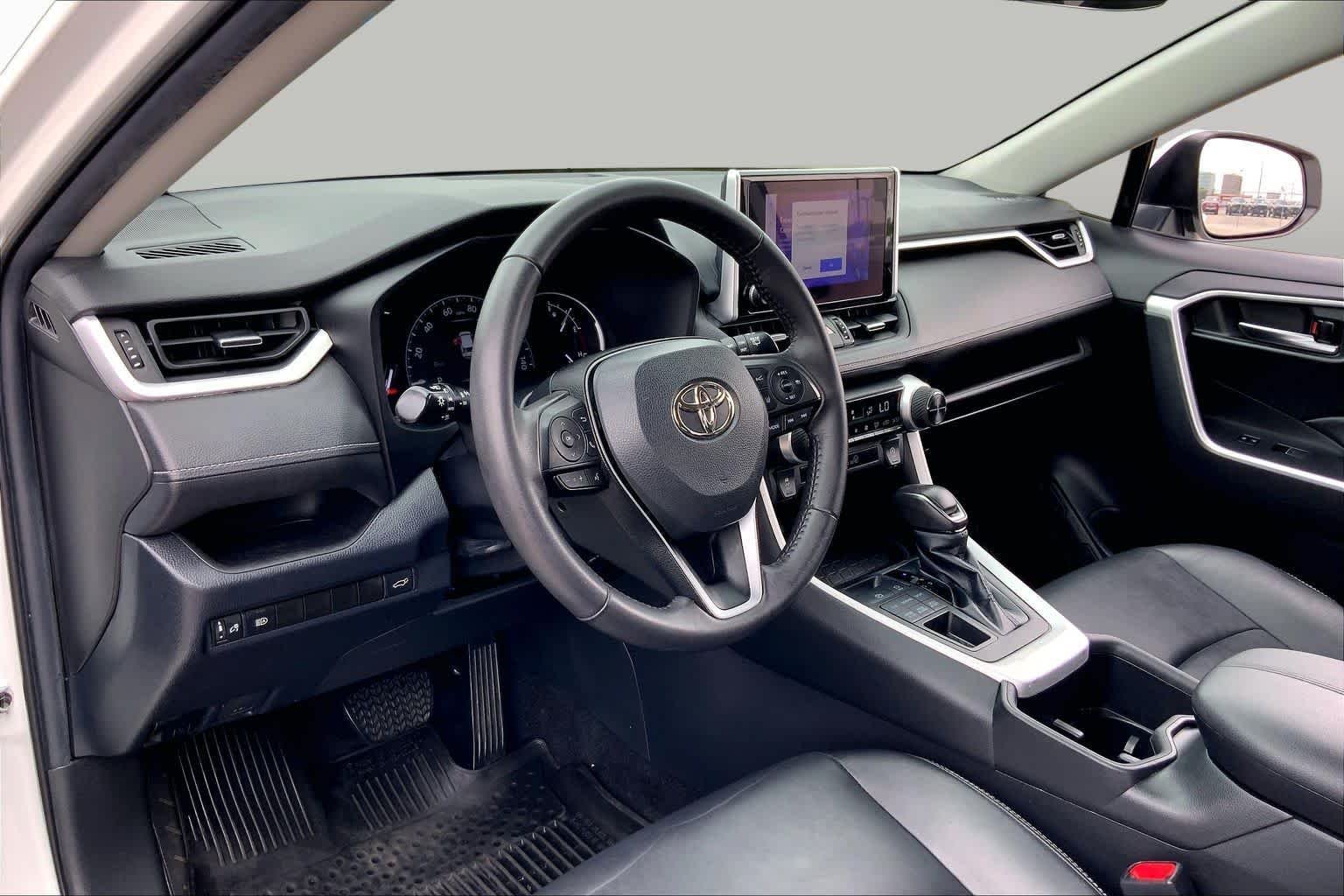 Used 2023 Wind Chill Pearl Toyota XLE Premium image 17