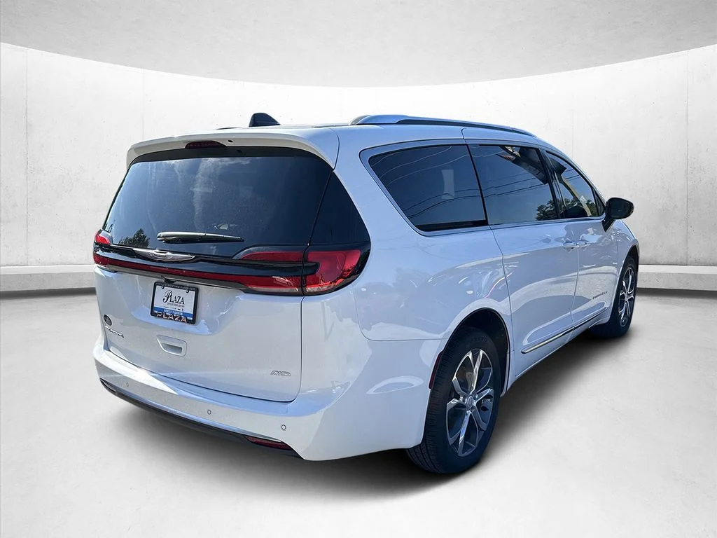 New 2026 Bright White Clear-Coat Exterior Paint Chrysler Pinnacle image 3