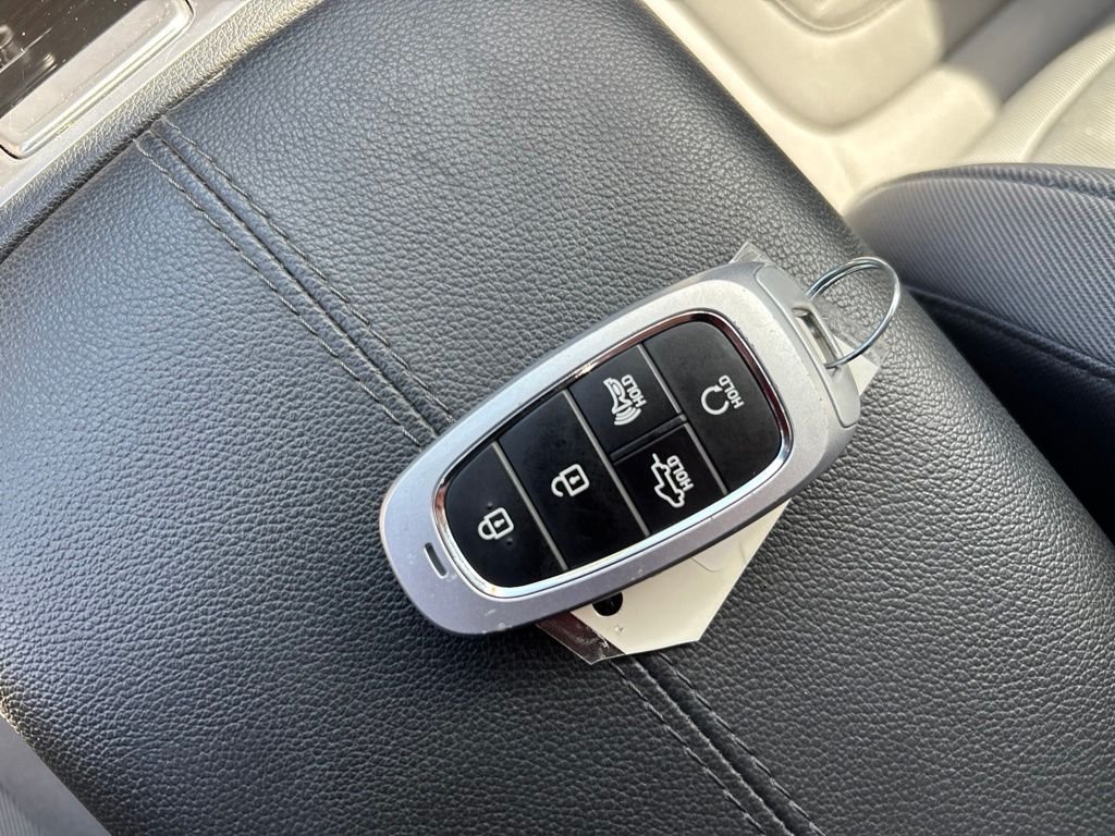 Used 2022 Black Hyundai SEL image 32