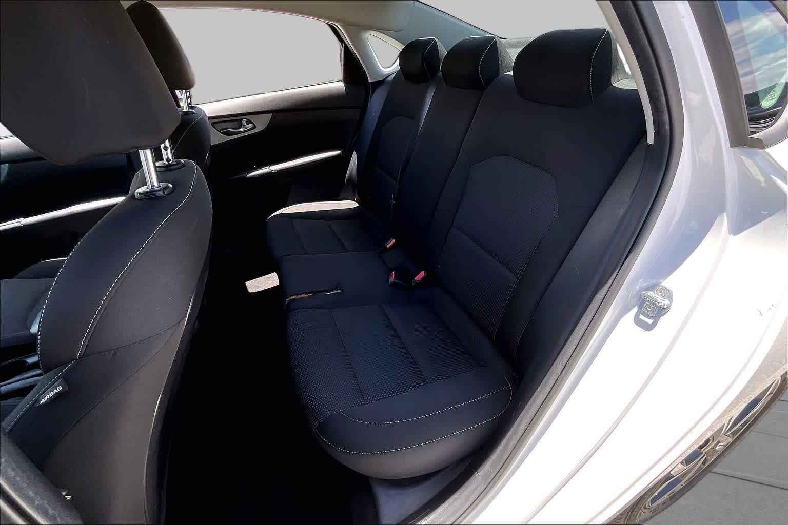 Used 2021 Clear White Kia LXS image 19