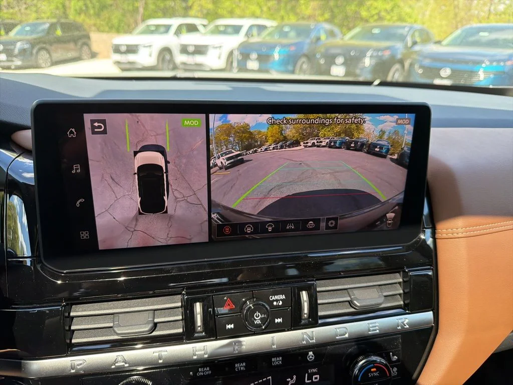 New 2026 Boulder Gray Pearl / Super Black Two-tone Nissan Platinum image 14