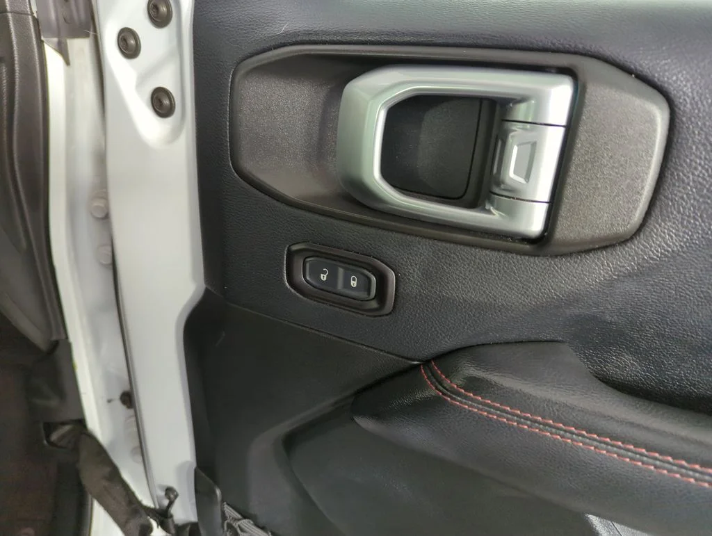 Used 2019 White Jeep Unlimited Rubicon image 31
