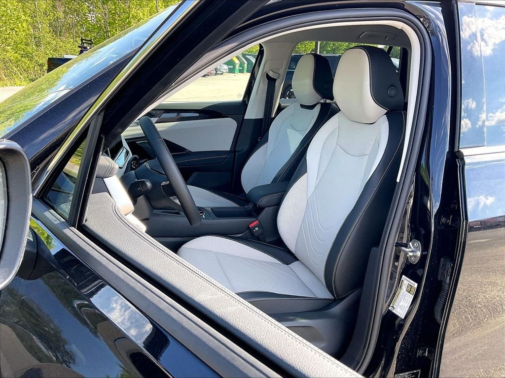 New 2026 Deep Black Pearl Volkswagen 2.0T SE image 11
