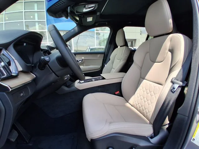 New 2026 Aurora Silver Volvo Plus image 14