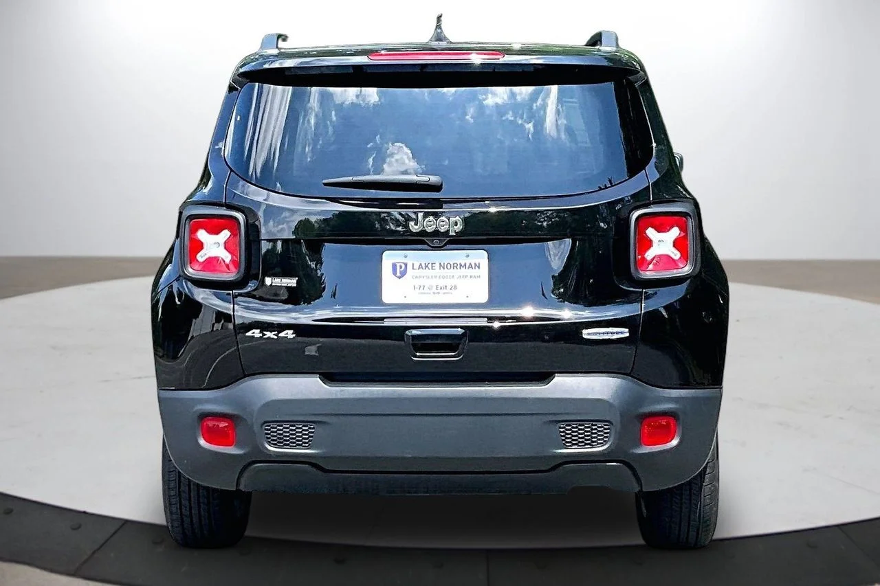 Used 2022 Black Jeep Latitude image 7