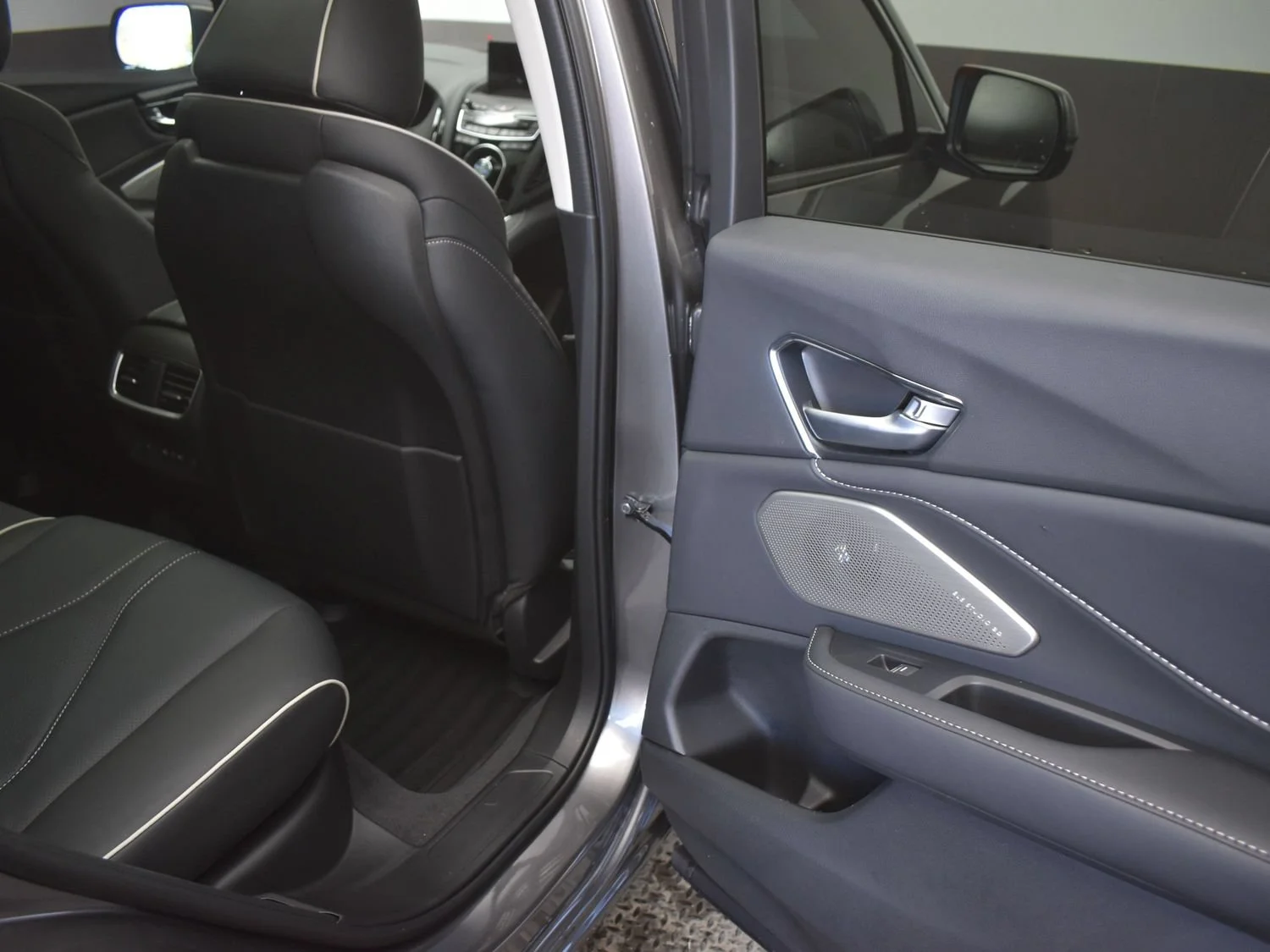 New 2026 Liquid Carbon Metallic Acura w/Advance Package image 27