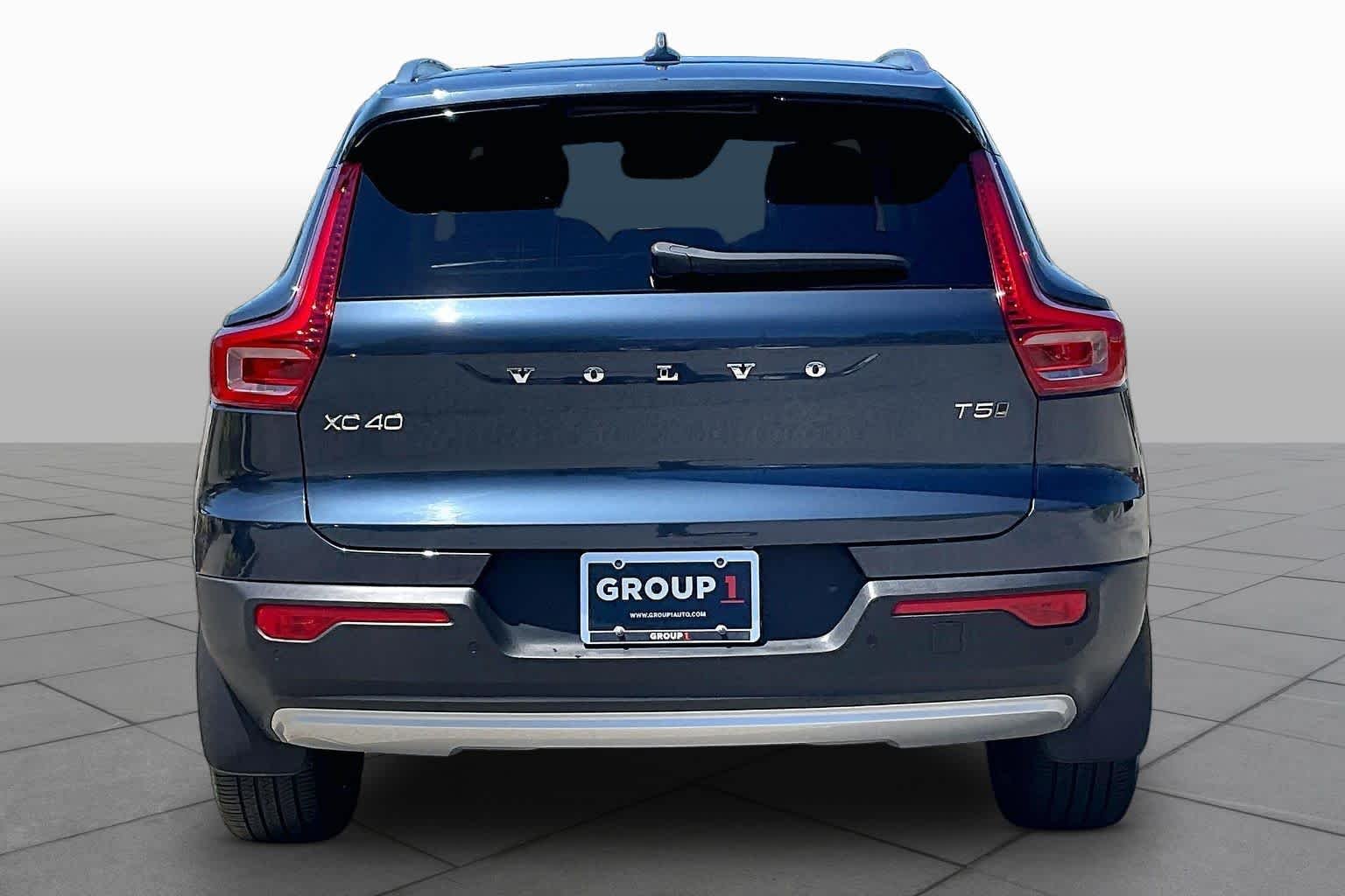 Used 2022 Denim Blue Metallic Volvo Momentum image 5