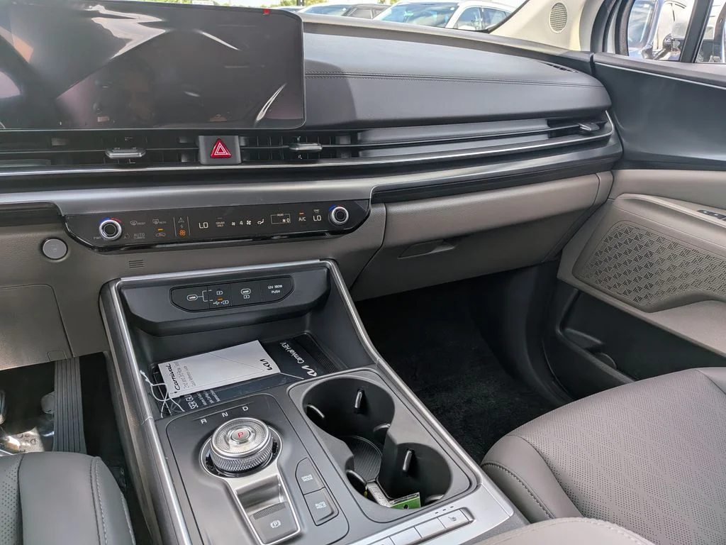 2026 Kia Carnival LXS - Photo 10