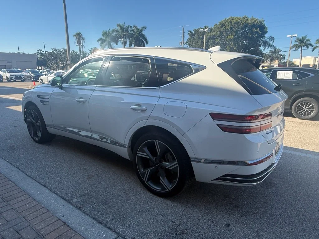 Used 2025 White Genesis 3.5T Prestige image 8