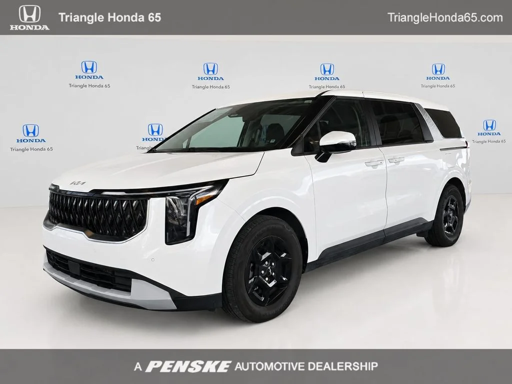 2025 Kia Sedona LX's photo