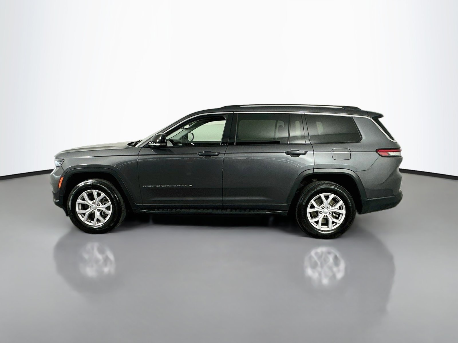 Used 2022 Baltic Gray Metallic Clearcoat Jeep Limited image 4