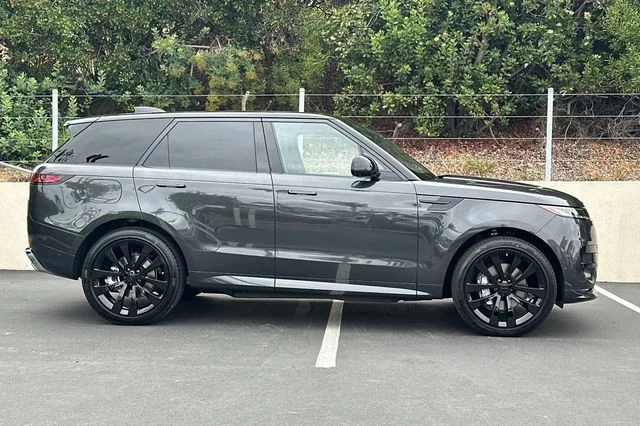 New 2026 Carpathian Grey Land Rover Dynamic SE image 6