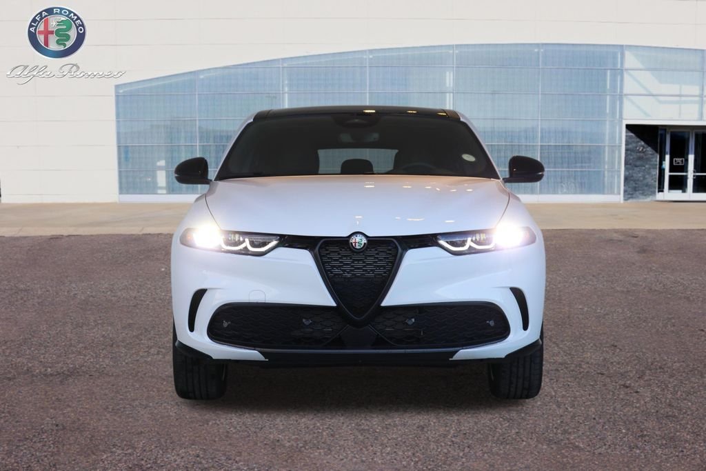 New 2025 Milano White Exterior Paint Alfa Romeo Base image 51