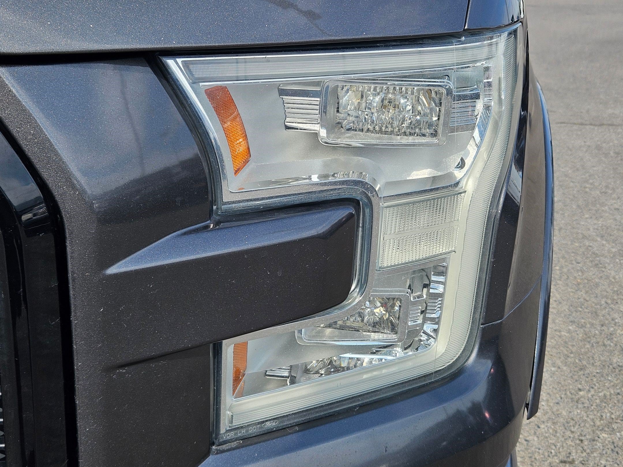 Used 2015 Magnetic Metallic Ford Lariat image 10