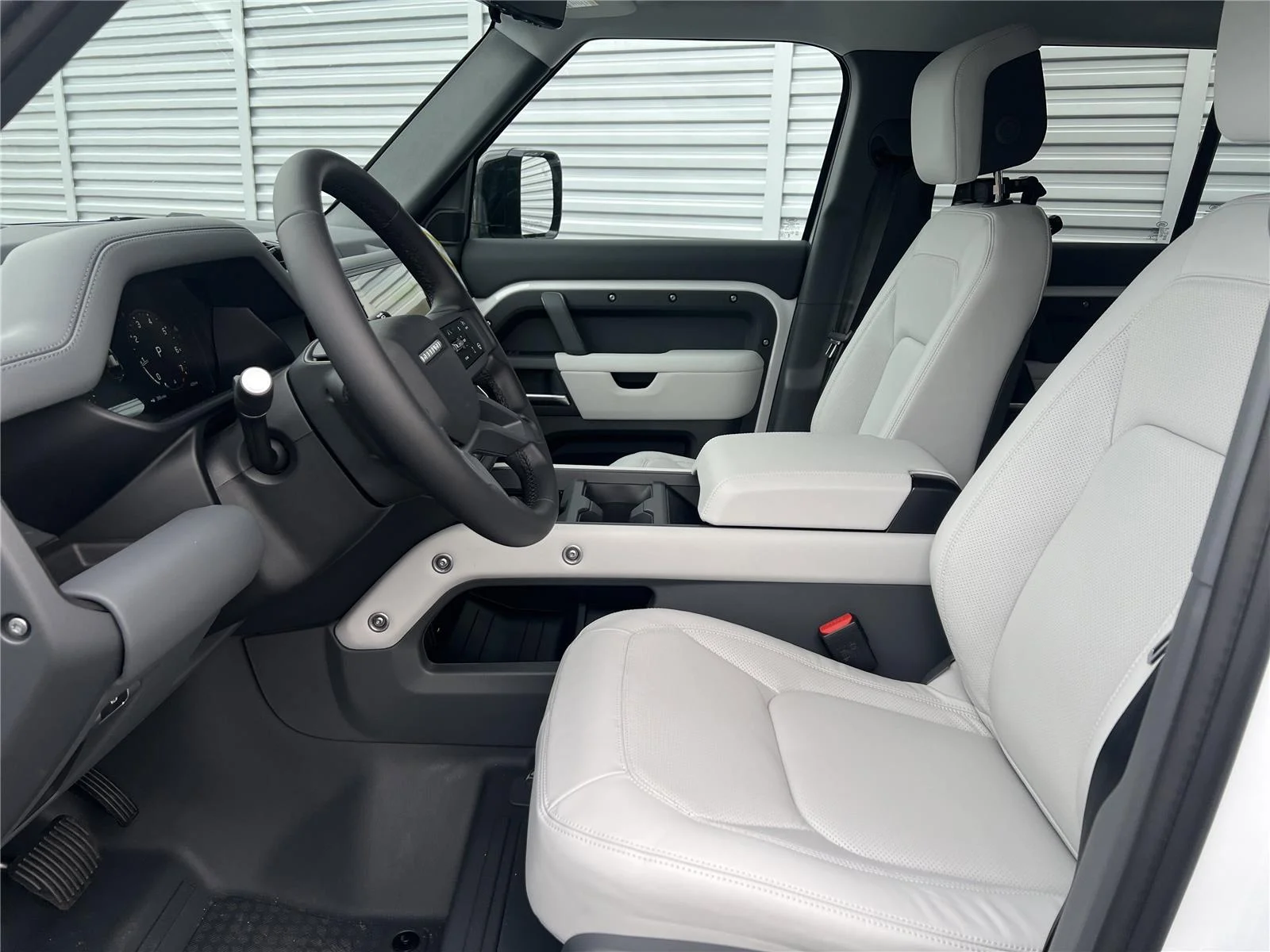 2026 Land Rover Defender X-Dynamic SE - Photo 7