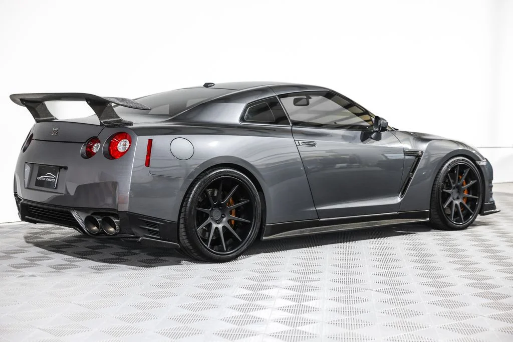 Used 2013 Gray Nissan Premium image 9