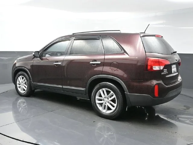 Used 2015 Red Kia LX image 5