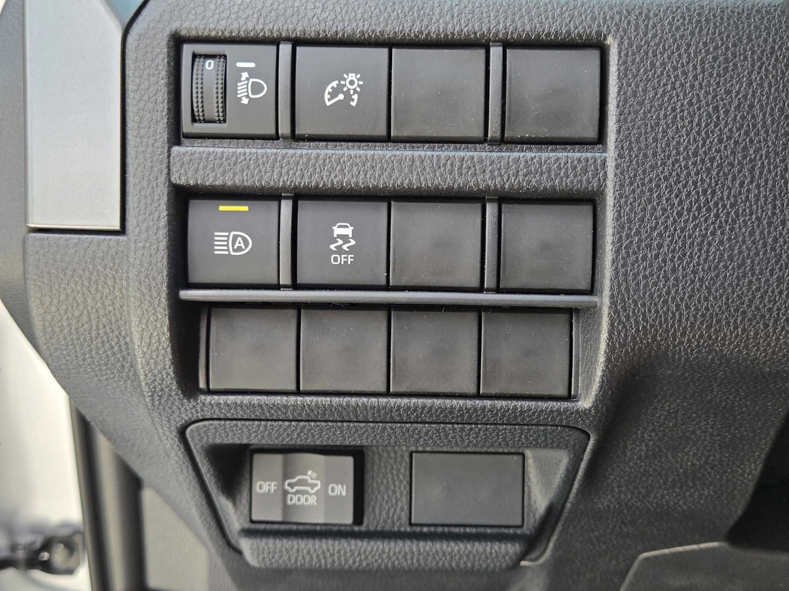 2025 Toyota Tacoma SR5 - Photo 23