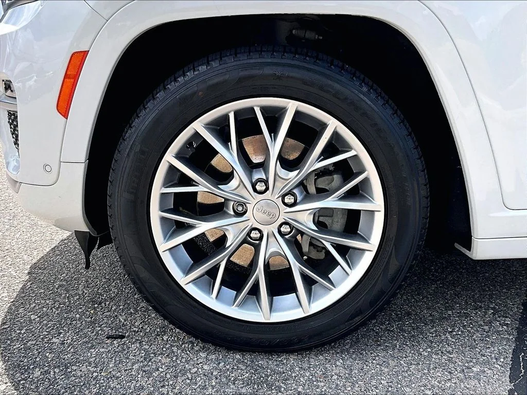 Used 2023 White Jeep Summit 4xe image 7