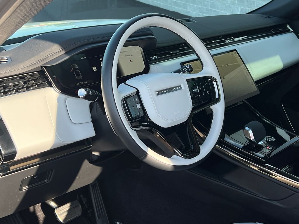 Used 2024 White Land Rover Dynamic SE image 15