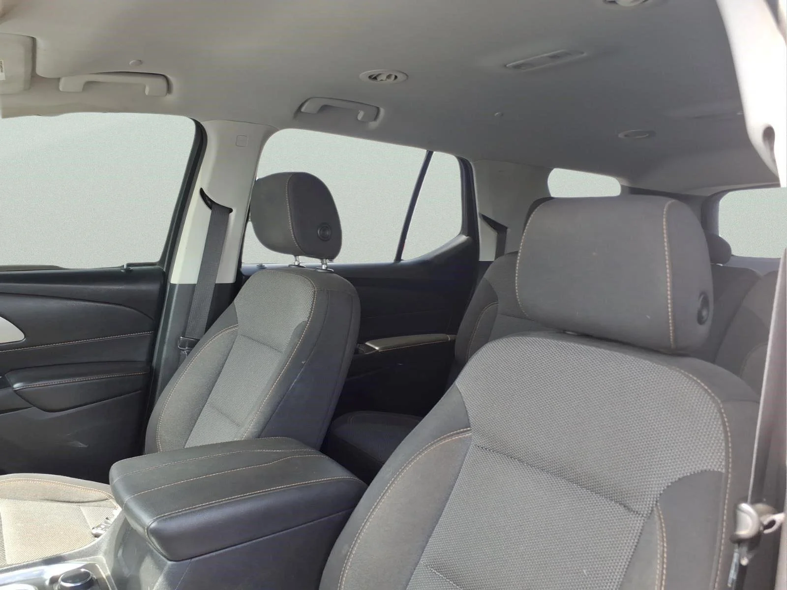 Used 2020 GRAPHITE METALLIC Chevrolet LT Cloth image 19