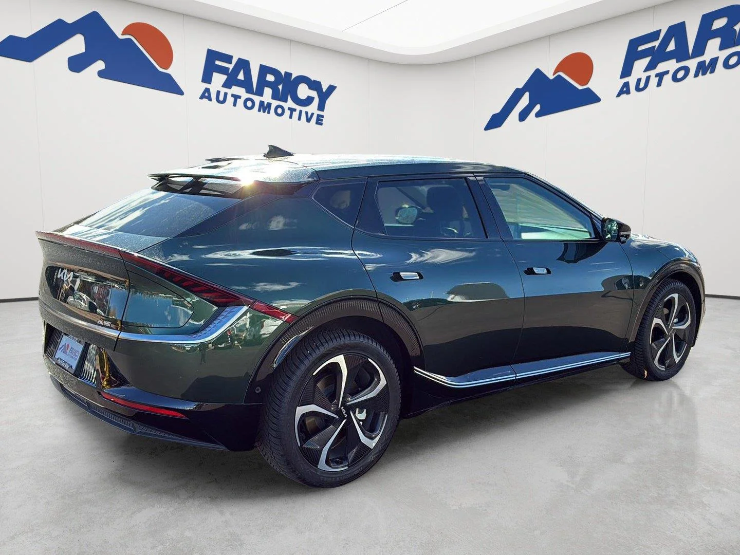 Used 2023 Deep Forest Green Kia GT-Line image 5