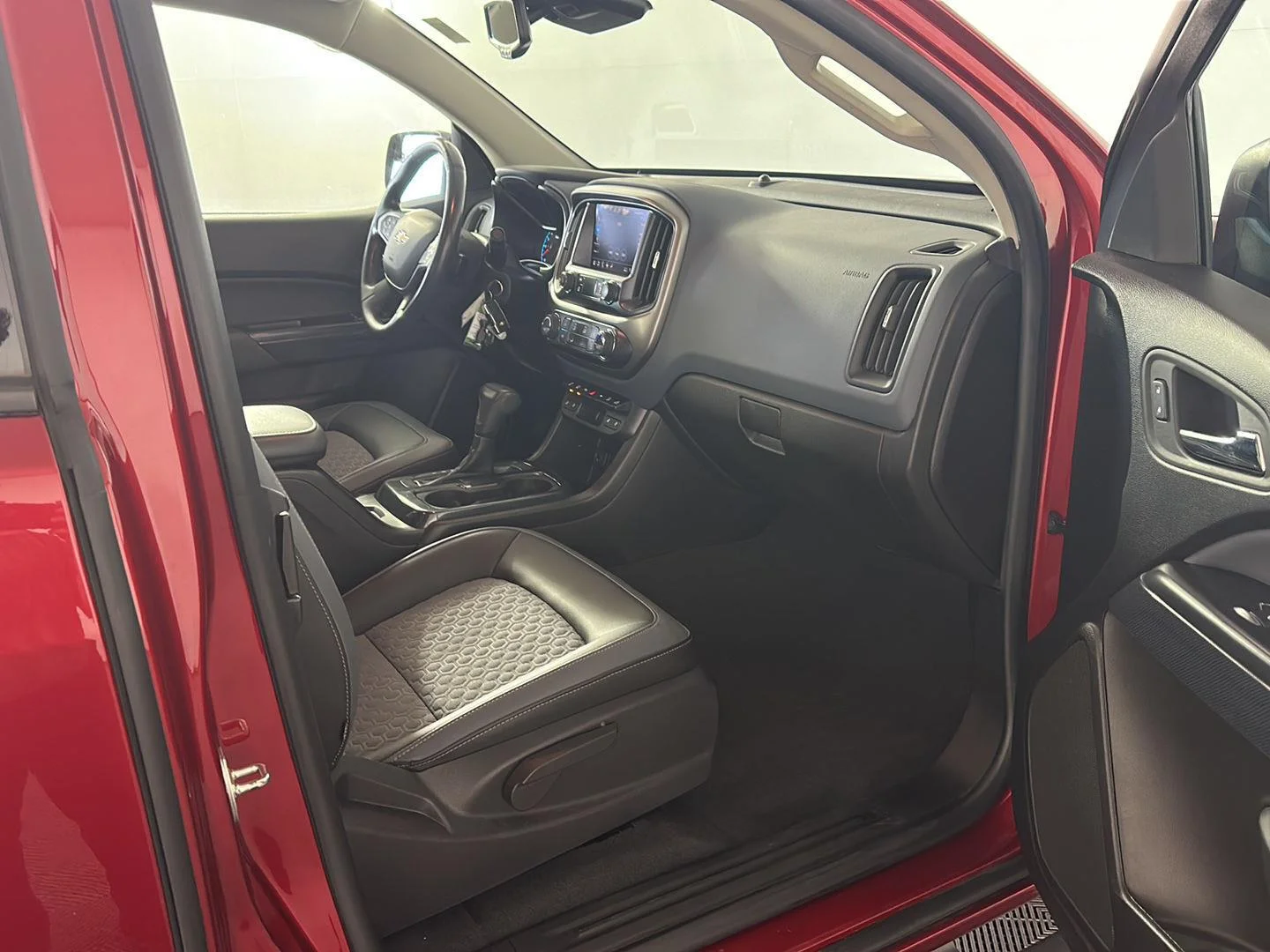 Used 2021 Cherry Red Tintcoat Chevrolet 4WD Z71 image 22