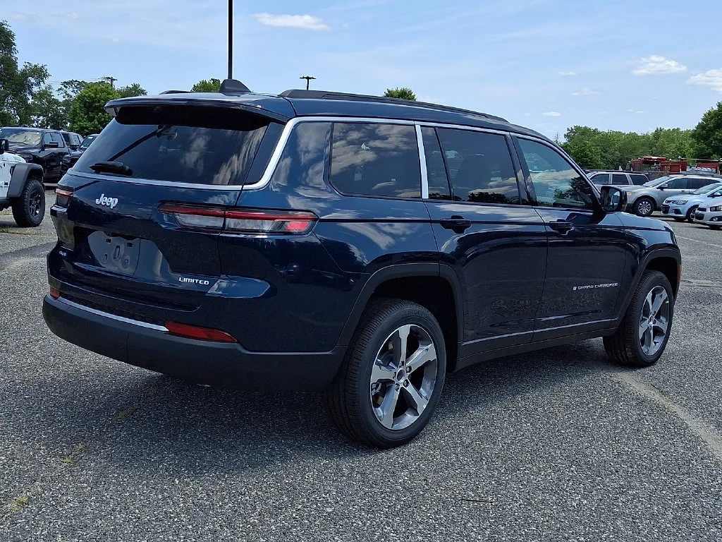 New 2026 Fathom Blue Pearl-Coat Exterior Paint Jeep Limited image 8