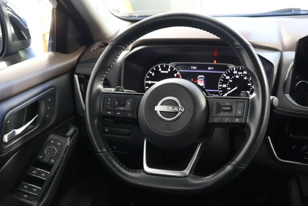 Used 2023 Super Black Nissan SL image 10