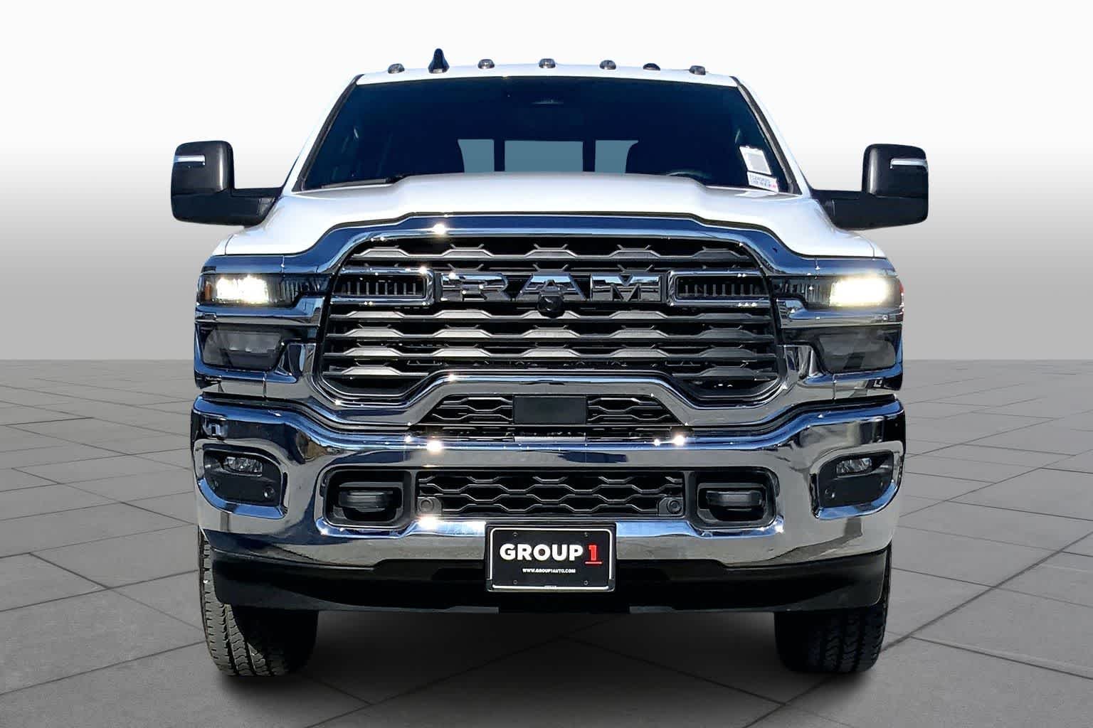 New 2026 Bright White Clear-Coat Exterior Paint RAM Tradesman image 3