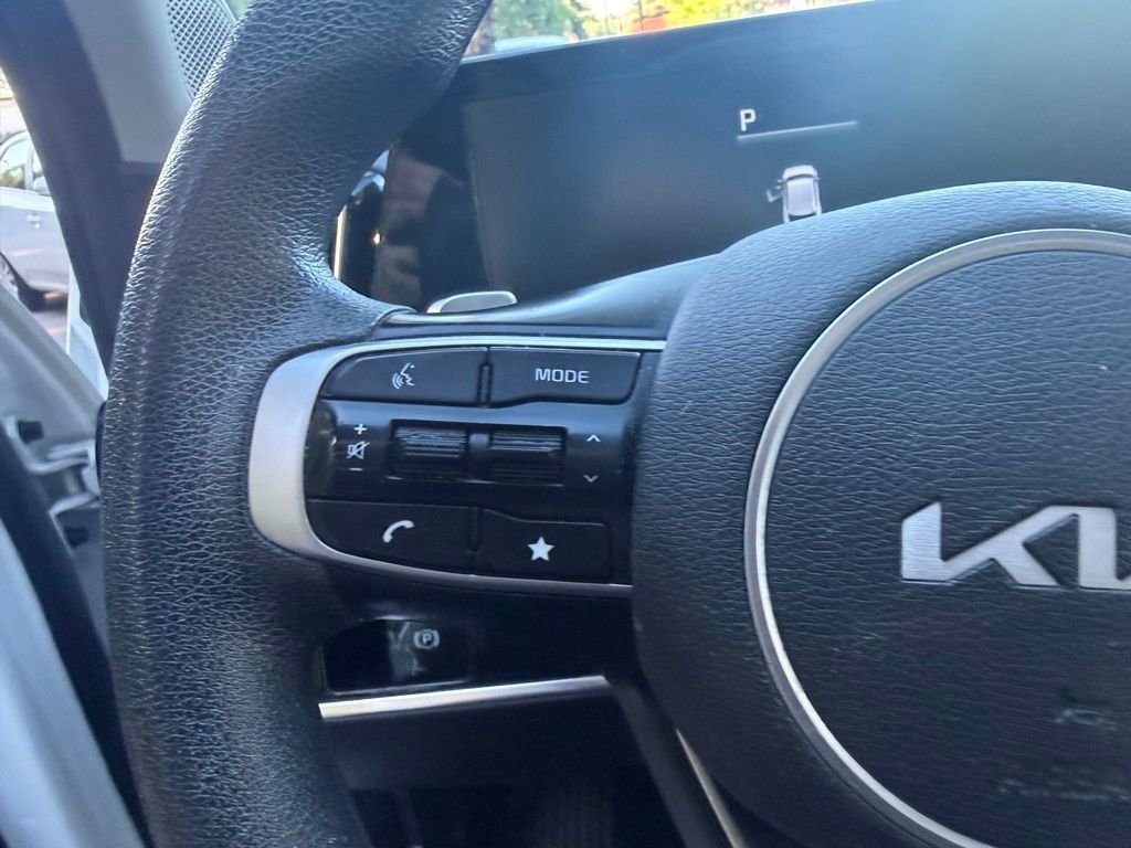 Used 2023 Snow White Pearl Kia LX image 14