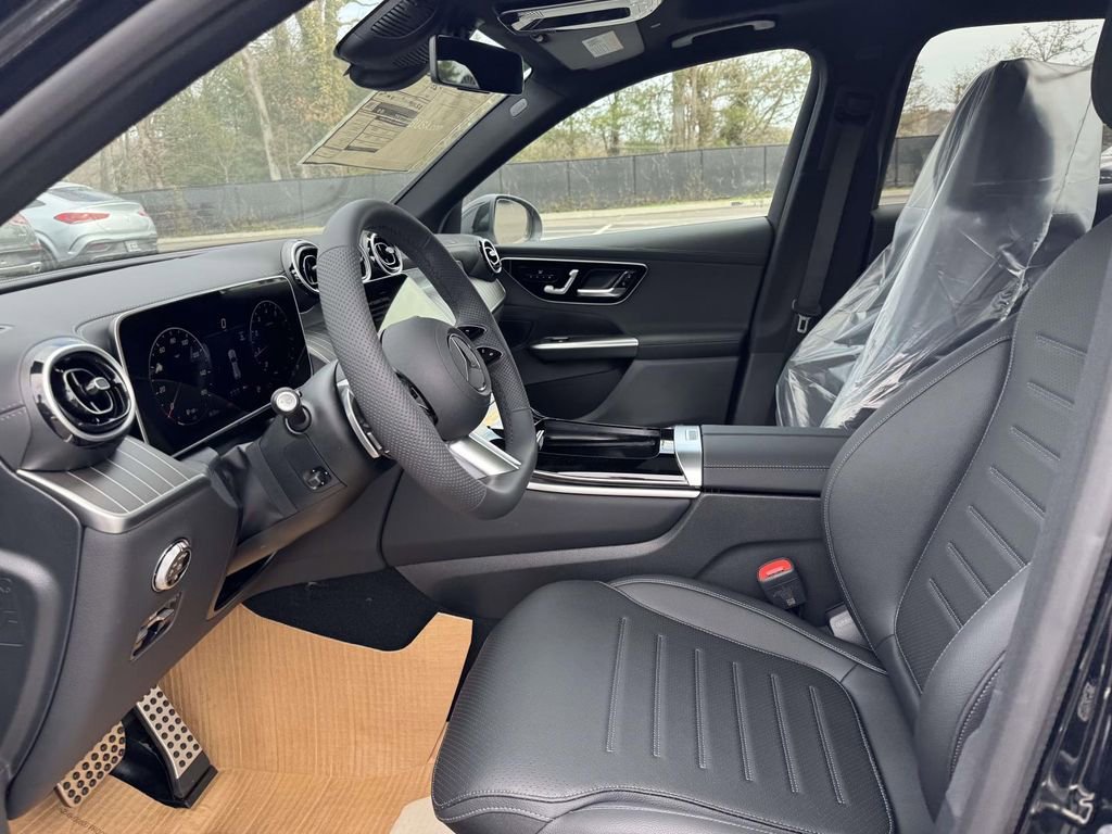 New 2026 Black Mercedes-Benz GLC 300 image 4