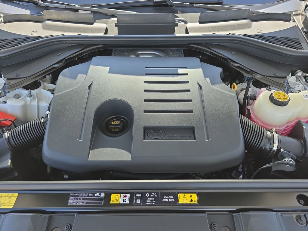 New 2026 Fuji White Land Rover SE LWB image 33
