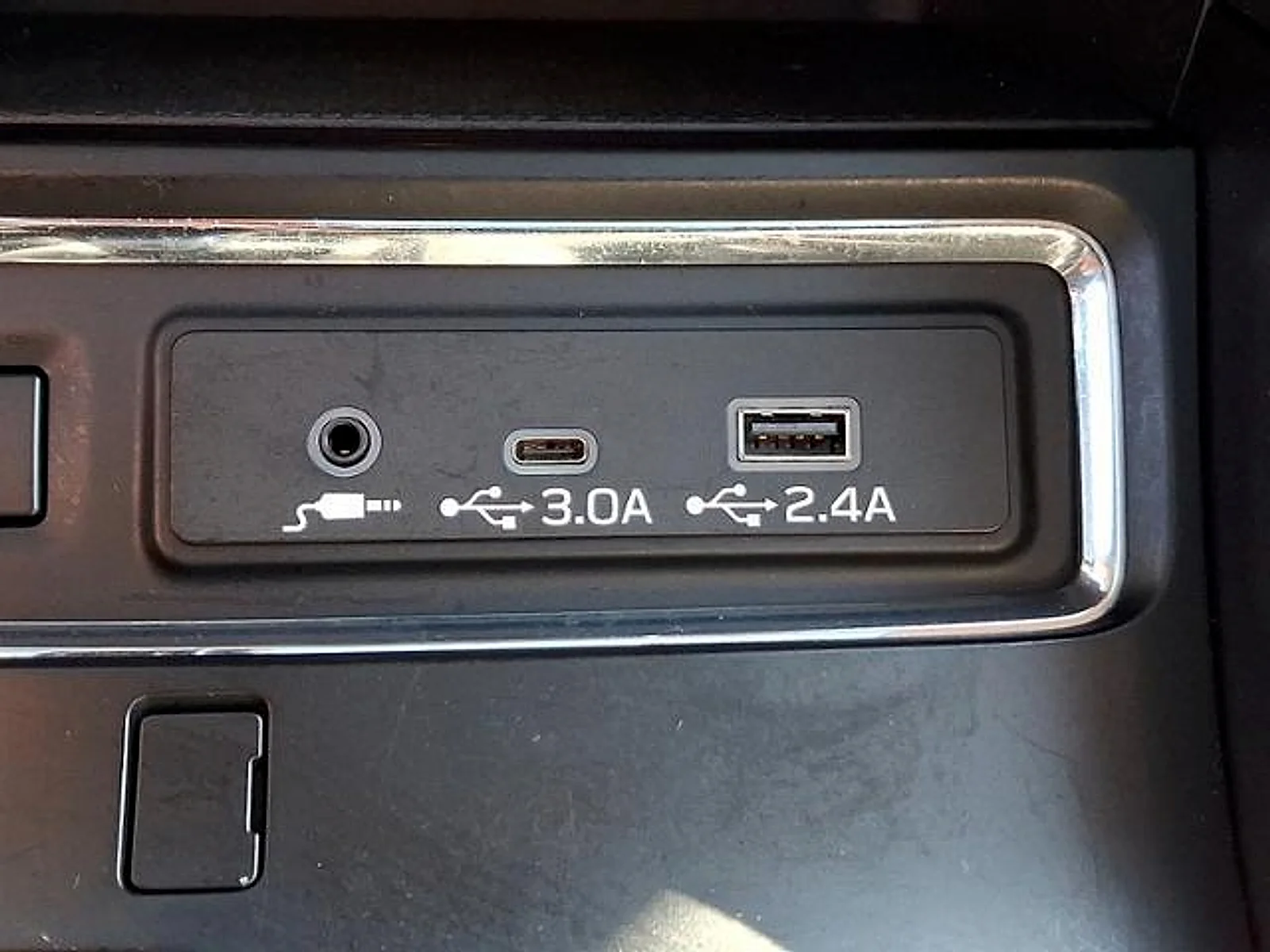 Used 2023 Crystal Black Silica Subaru Onyx Edition Limited 7-Passenger image 26