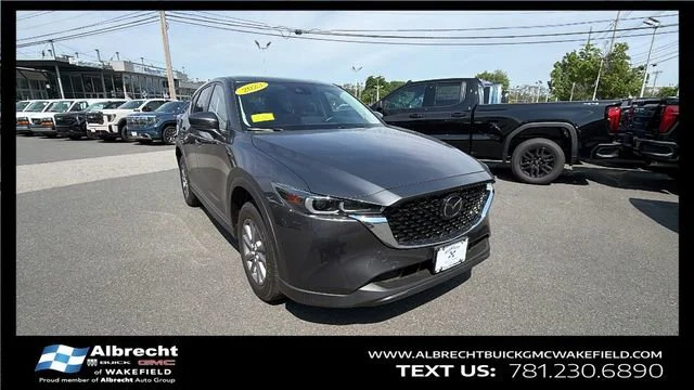2023 Mazda CX-5 S Preferred package Auto AWD's photo